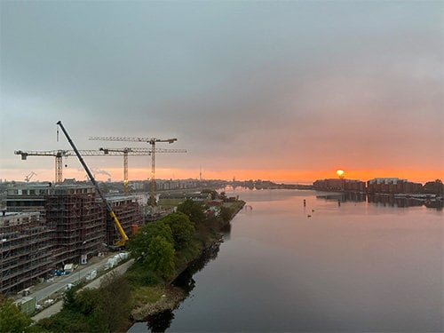 Grove GMK5250L-1 disassembles Potain MDT 132 G8 in Wilhelmshaven, Germany, in just one day
